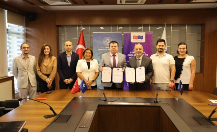 Dijital-Tasarim-ve-Uygulama-Odakli-Sosyal-Girisimcilik-Merkezi-HKUde-Aciliyor1-1536x1025-1-1024x683